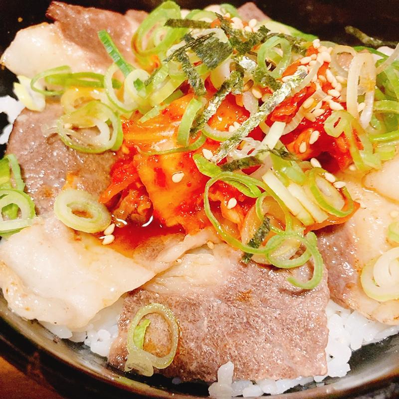 牛コウネ炙り丼（キムチ）(広島コウネ食堂 平和記念公園店)