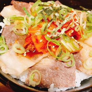 牛コウネ炙り丼（キムチ）