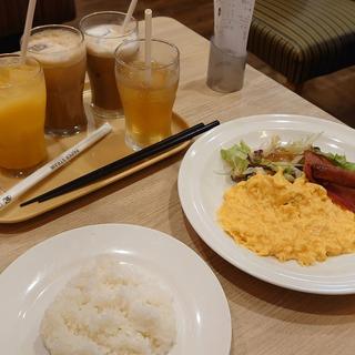スクランブルエッグモーニングセット ライスミニサイズ スープ&ドリンクバー付き