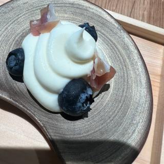 季節の果物と生ハムの北海道産マスカルポーネ白和え