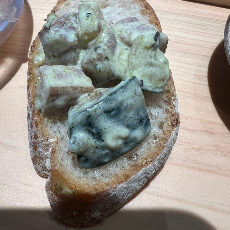 白州ベーコンとズッキーニのタルティーヌ(水空 SUIKUU)