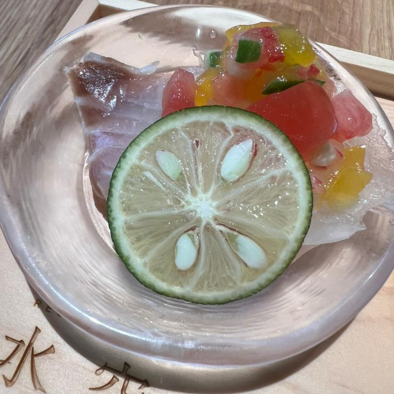 愛媛産養殖真鯛と香味野菜のカルパッチョ(水空 SUIKUU)