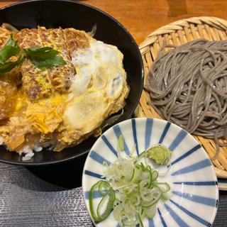 ごま蕎麦とカツ丼のセット