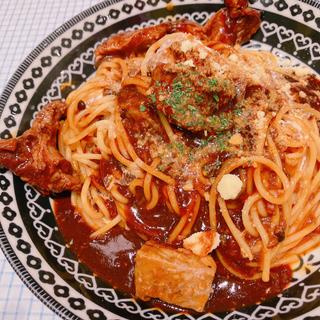 サーロインサイコロステーキと牛タンシチューの贅沢ボロネーゼ