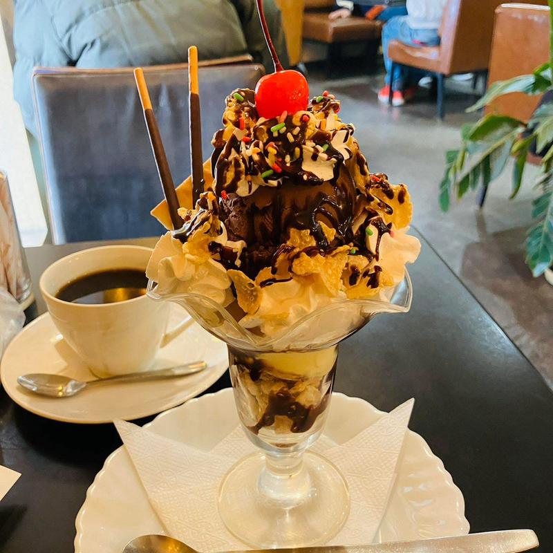 チョコレートパフェ(喫茶 白鳥)