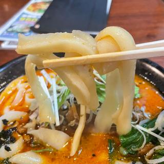 坦々刀削麺
