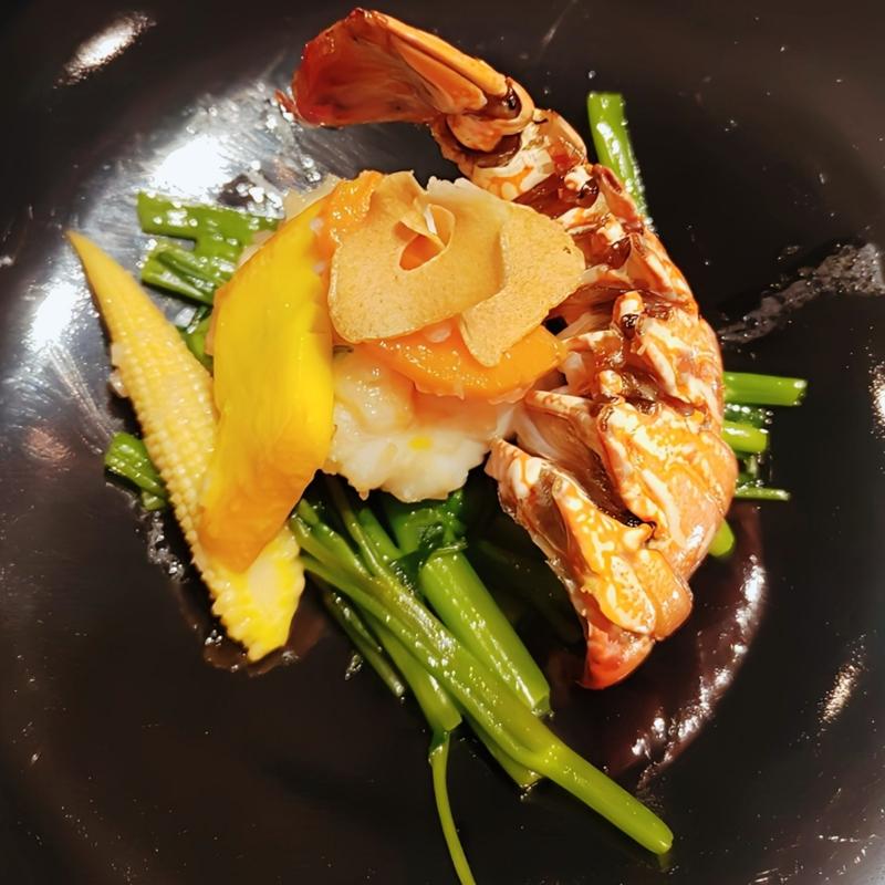 イセエビの青森にんにく香り炒め 空芯菜添え(香桃（XIANG TAO）)