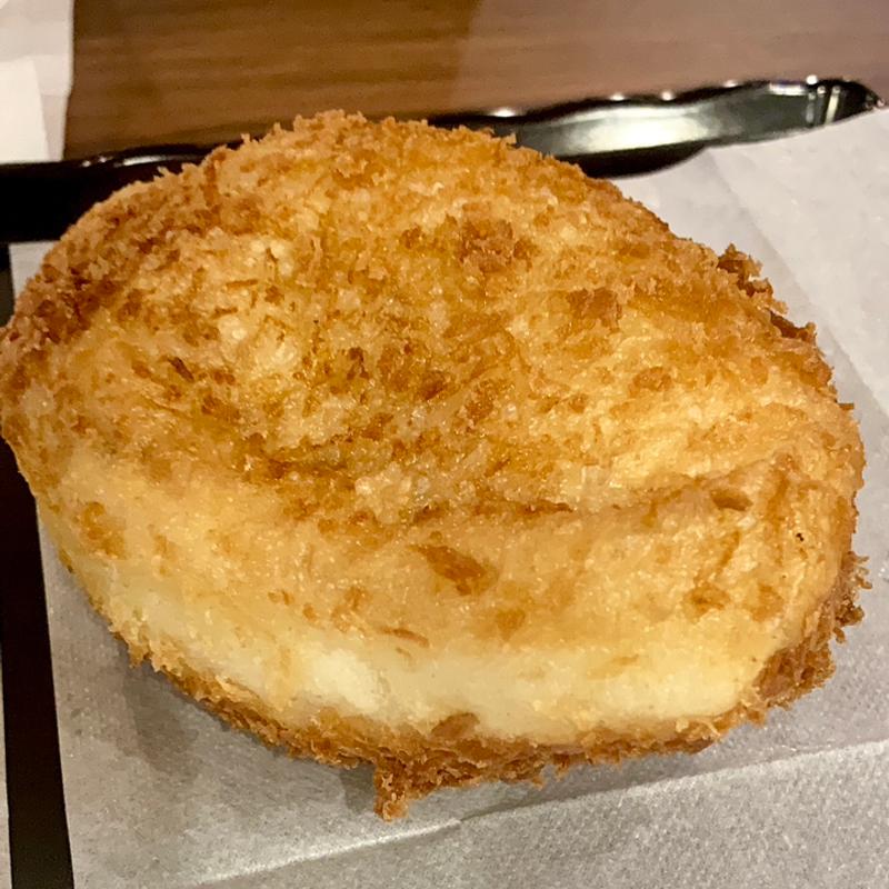 牛肉ゴロっとカレーパン(石釜パン工房 ベルフラン 長吉長原店)