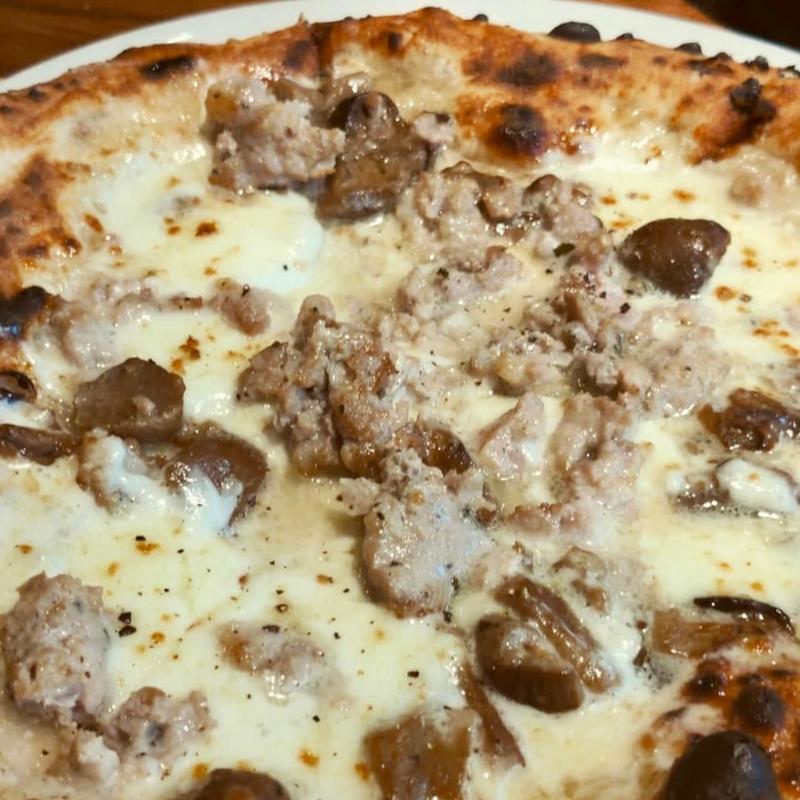 ポルチーニとサルシッチャ(Pizzeria Bakka M'unica)