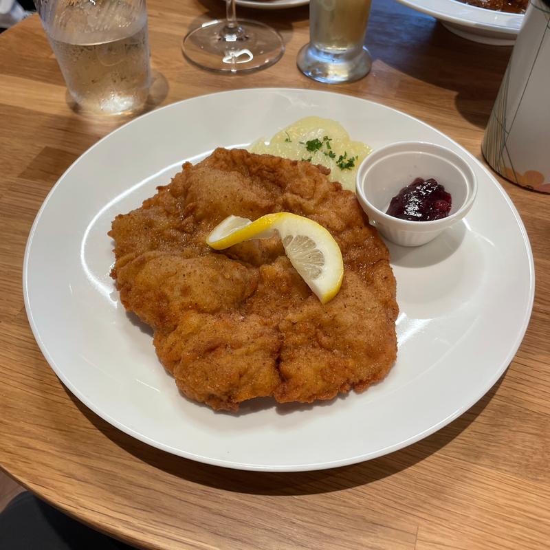 オーストリア風カツレツとポテトサラダ(オーストリア パビリオン)