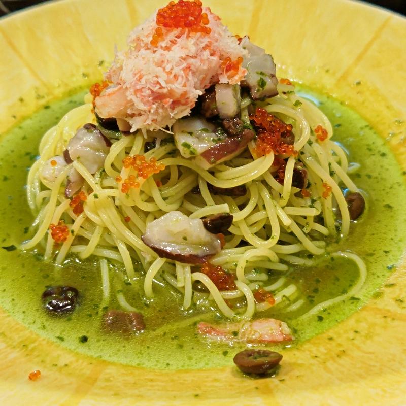 紅ずわいがにと水たこの冷製バジルパスタ(鎌倉パスタ トツカーナ店)