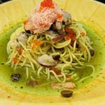 紅ずわいがにと水たこの冷製バジルパスタ