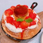 たっぷり苺と自家製クラシックプリンのスフレパンケーキ