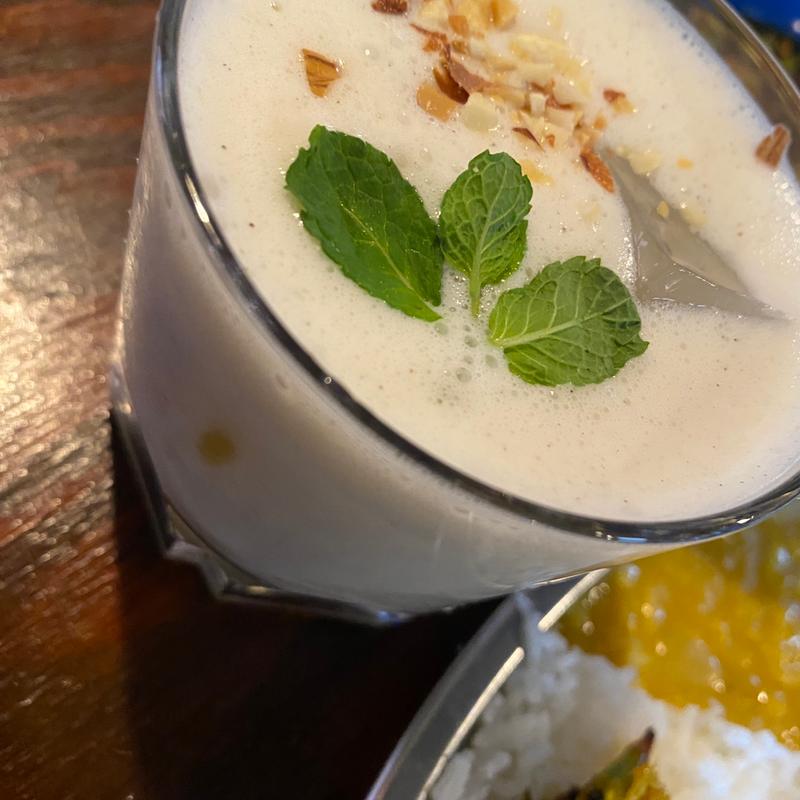 カルダモンラッシー(Spice Curry 丸祇羅 マルマサラ)