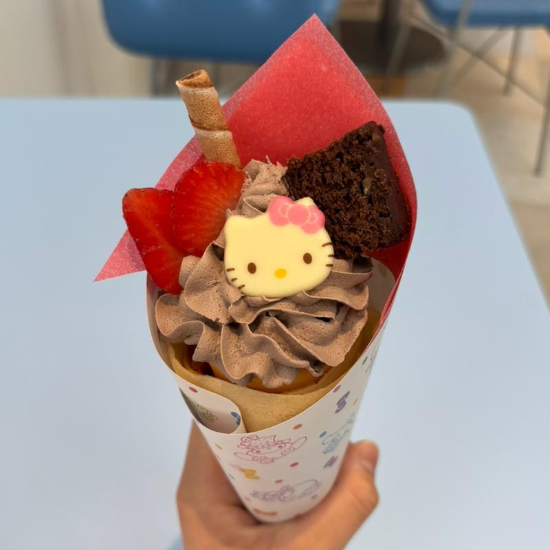 ハローキティのチョコブラウニークレープ(サンリオレインボーワールドレストラン)