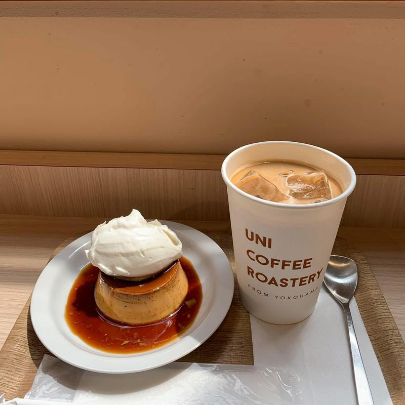 かためのプリン アイスカフェラテ(UNI COFFEE ROASTERY 横浜元町店｜カフェ)