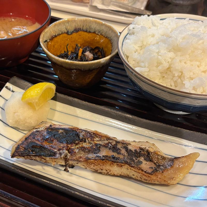 鰆の西京味噌漬け焼き（まぐろの刺身付き）(和食とお酒 きいろ 青山店)