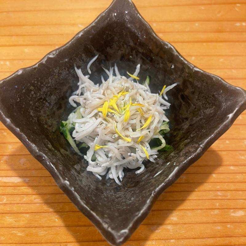 お通し　シラス和え(越後 尊美～たかみ～)