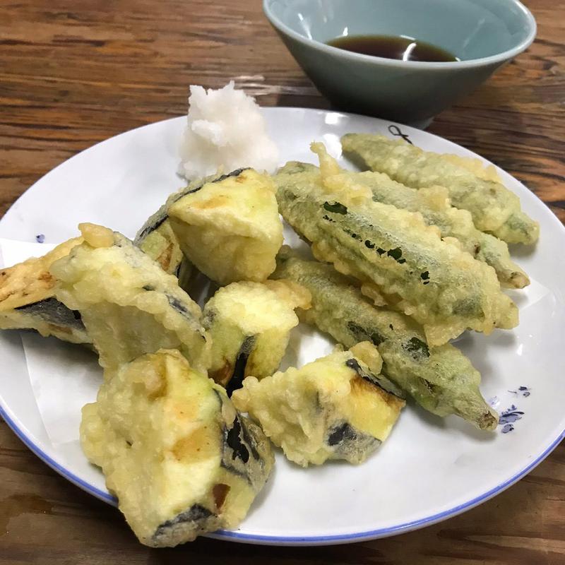 オクラと茄子の天ぷら(いづみ亭)