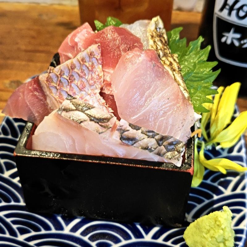 山角の刺身枡盛(イザカヤ 山角)