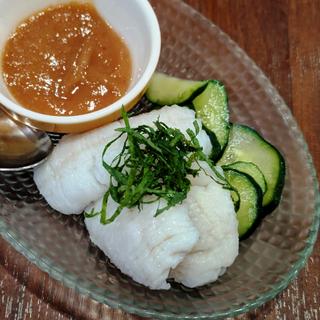鱧の湯引き 梅肉ソース