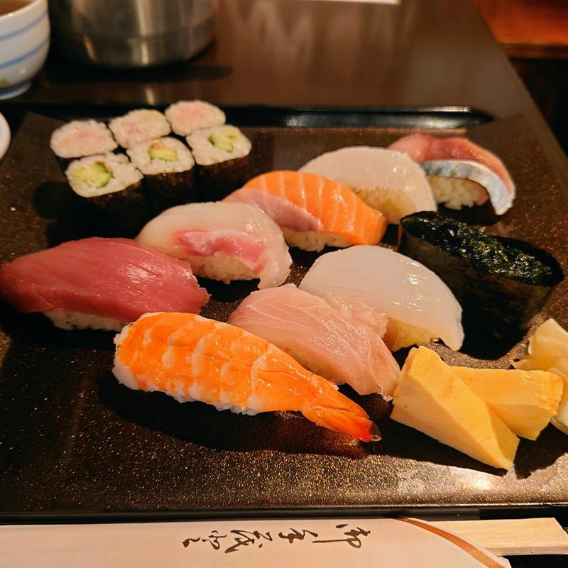 特旬にぎり盛り合わせ(魚の平田屋 宝仙寺前店)