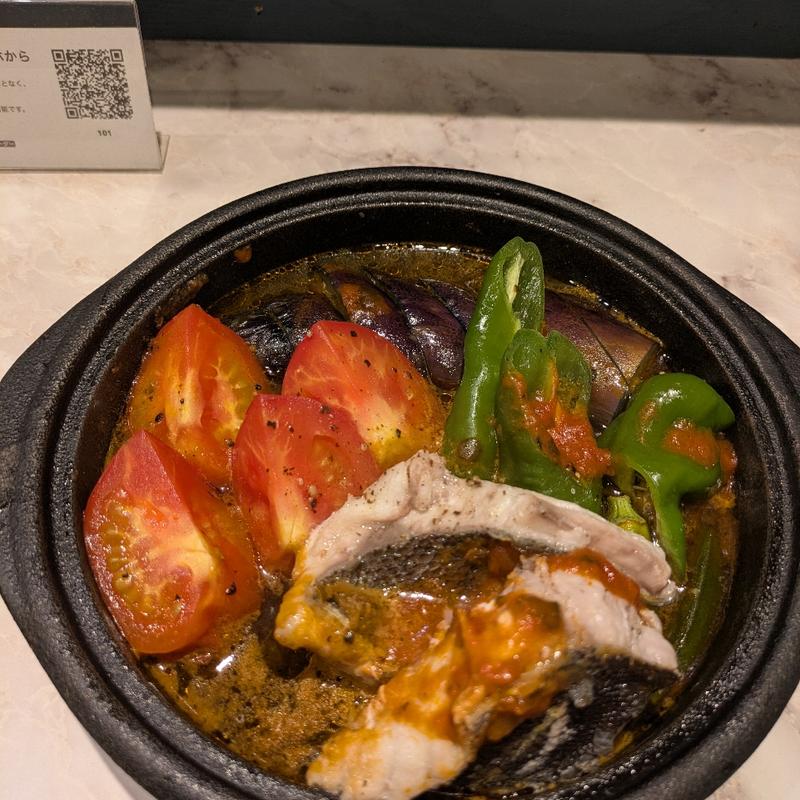 イサキとトマトの夏野菜鍋(チャコールグリルダイニング 山田家)