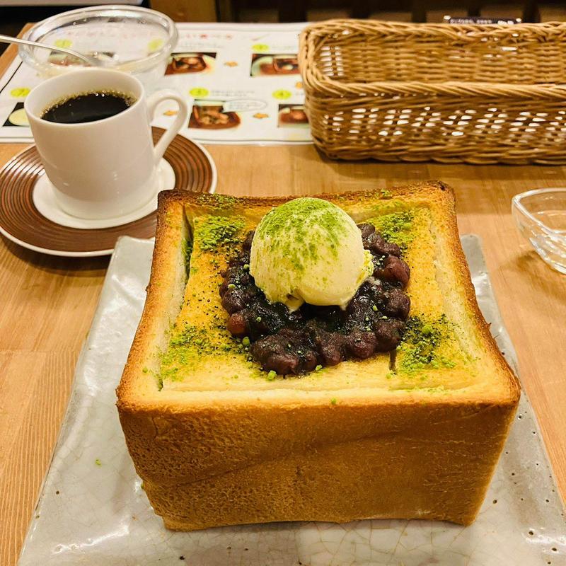 抹茶あずきのジャンボトースト(カフェ 呂久呂)