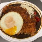 ロースカツカレー大盛目玉焼きトッピング