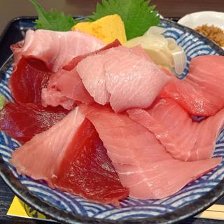 生本まぐろ丼(ぎょ魚蔵部(ぎょぎょくらぶ))