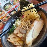弟子屈醤油ロースチャーシュー麺　総本店限定厚切りバラチャーシュートッピング