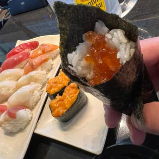 手巻きいくら(鮨ダイニング 月)