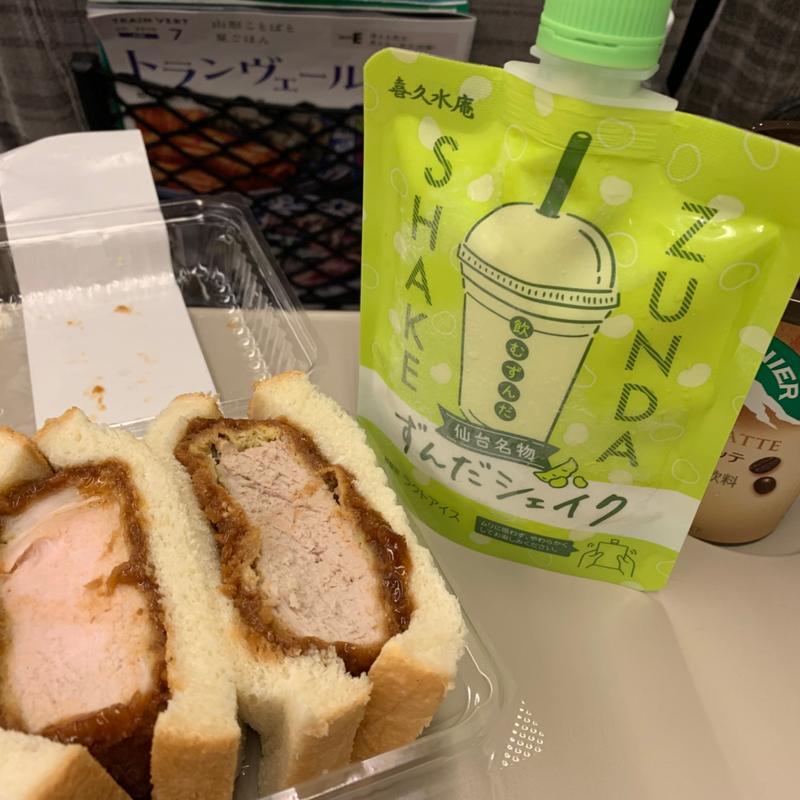 ヒレ&ロースかつサンドとずんだシェイク(ニューデイズ 仙台新幹線南改札R （NewDays）)