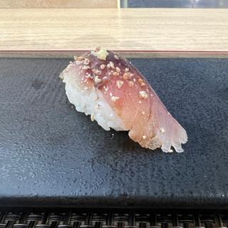 明石産しめ鯖の握り(鮓 くおん)