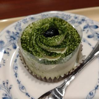抹茶と練乳のムースケーキ