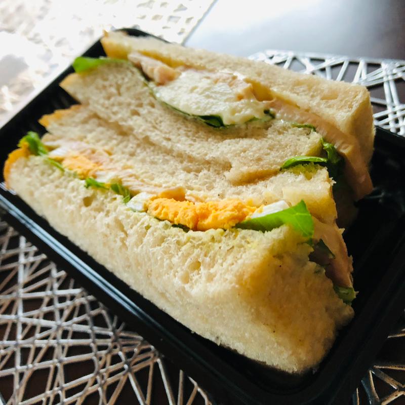 玄米パン 柚子マヨチキン(BAKEBREADWORKS)