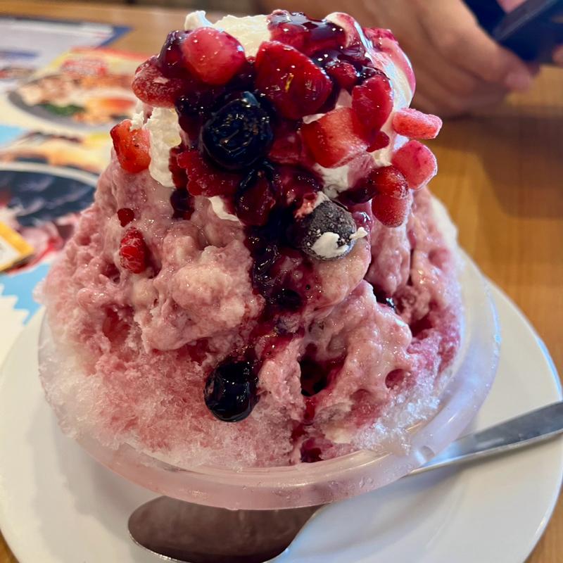 かき氷みるく 甘酸っぱい巨峰 ブルーベリーソーストッピング(ジョイフル 檜原店)
