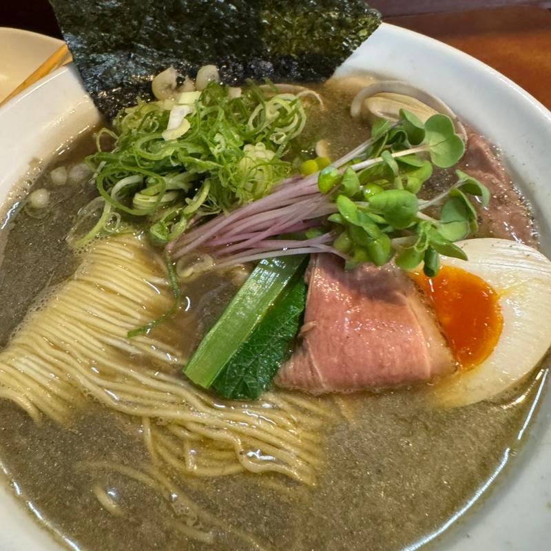 《特中華 追い煮干》 本日の煮干しの黒炊き(メヂカそば 吟魚)