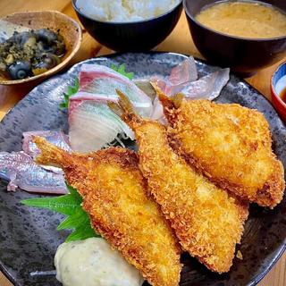 刺身とアジフライ定食