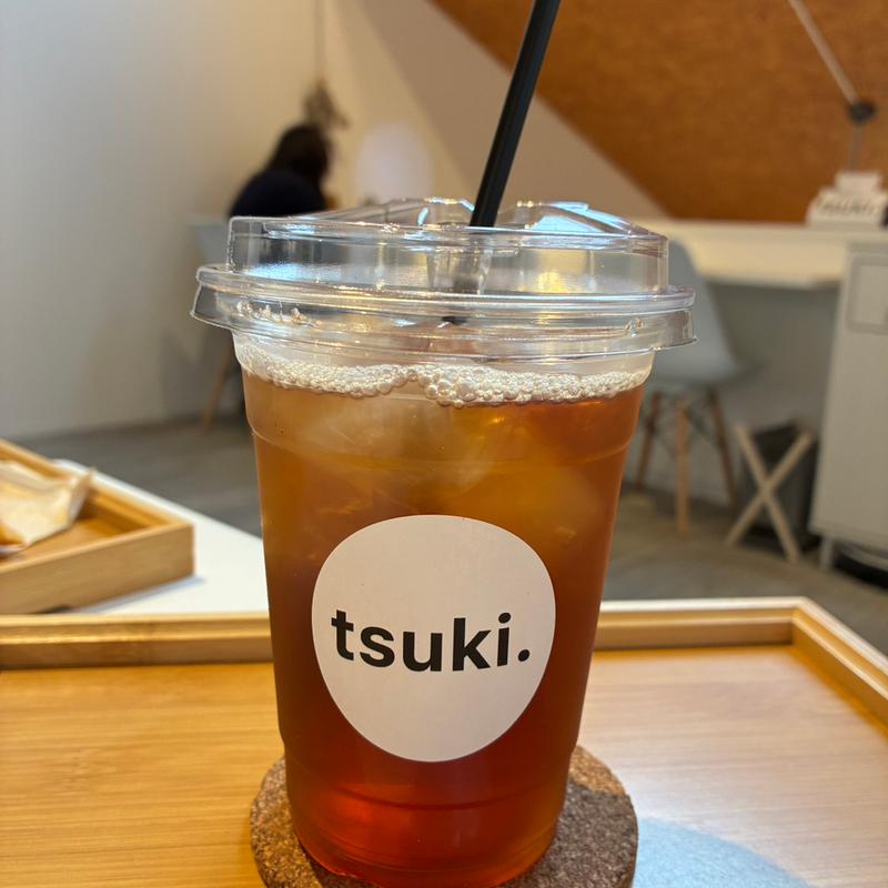 (tsuki.)