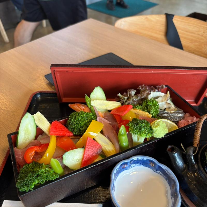 関の海鮮箱(関あじ関さばの郷 佐賀関食堂)