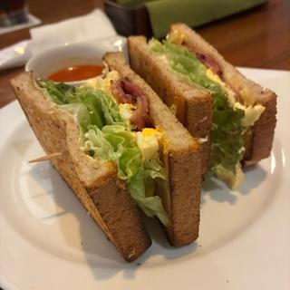 ベーコンエッグサンド