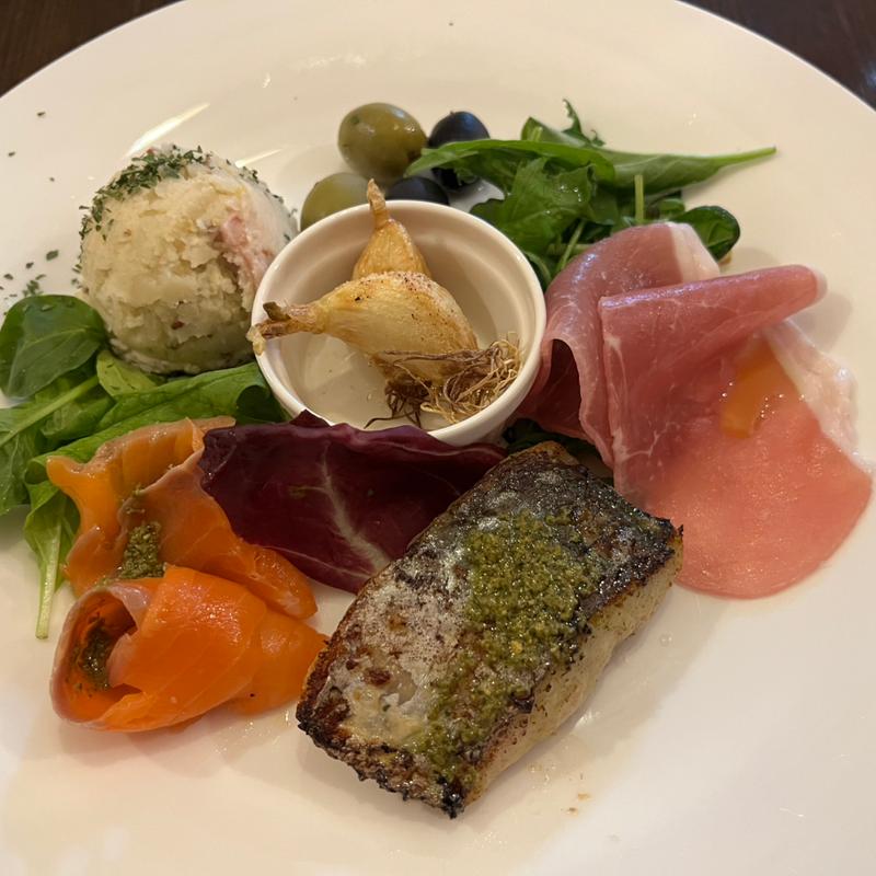 1周年記念限定タパス盛り合わせ(トンガリアーノドゥーエ)