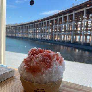 サントリー天然水のかき氷 苺みるく