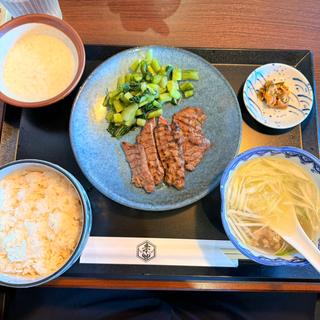 牛たん定食とろろトッピング
