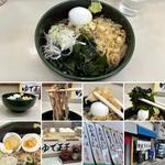 冷やし半たぬき半わかめそばにゆでたまご