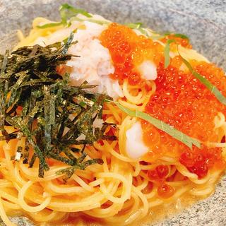 こぼれるいくらと本ズワイガニの明太子ソース