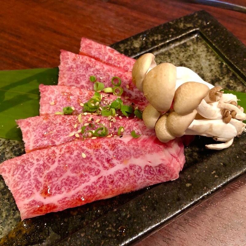 和牛上カルビ(焼肉の三是 新宿店)