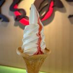 ソフトクリーム いちごソース