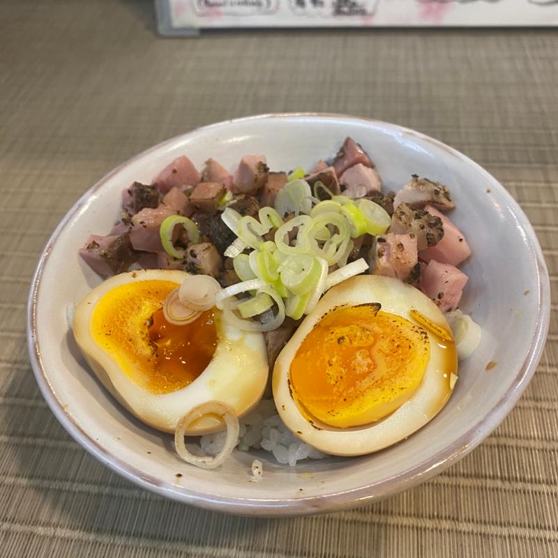 炙りレア焼豚丼(麺屋聖　栄店)
